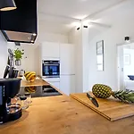 Apartment Lakovich Sea View By Irundo *