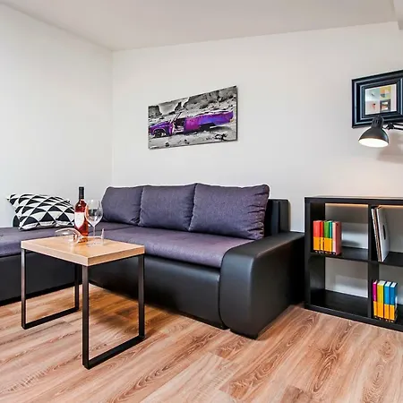 Lakovich Sea View Apartment *