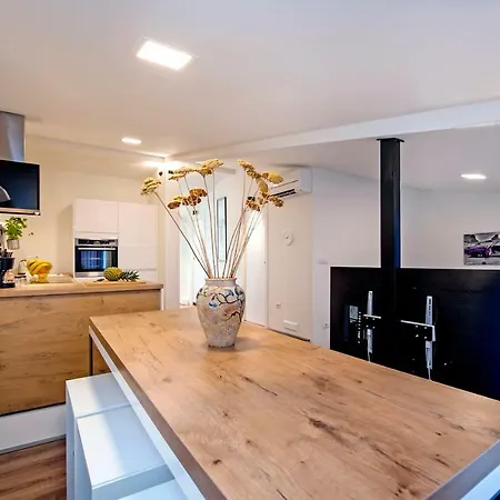 Lakovich Sea View Апартаменты Ровинь