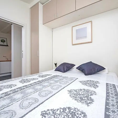 Lakovich Sea View Apartment