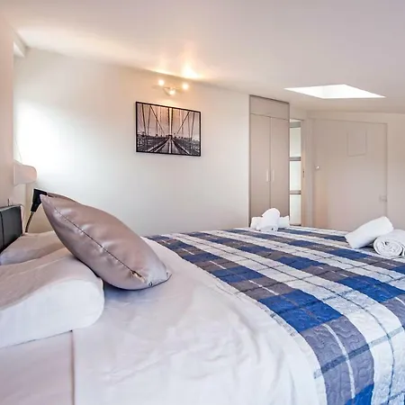 Lakovich Sea View Apartment *