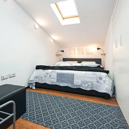 Lakovich Sea View Apartment