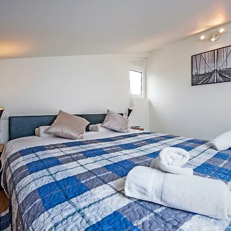 Lakovich Sea View Apartment *
